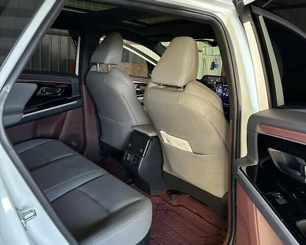 Белый Тойота bZ4X, объемом двигателя 0 л и пробегом 35 тыс. км за 26500 $, фото 9 на Automoto.ua