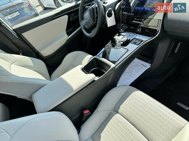 Белый Тойота bZ4X, объемом двигателя 0 л и пробегом 1 тыс. км за 28000 $, фото 10 на Automoto.ua