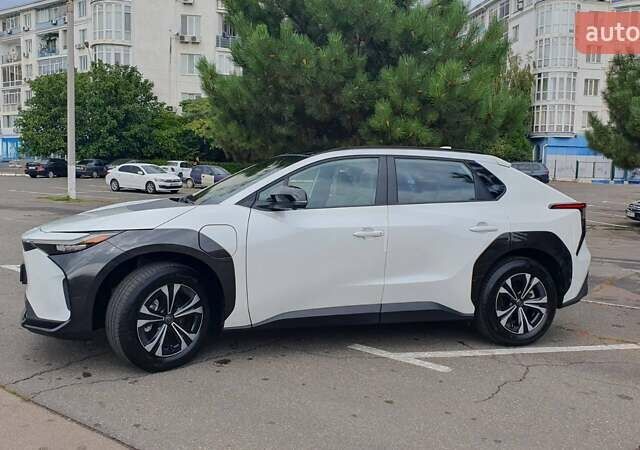 Белый Тойота bZ4X, объемом двигателя 0 л и пробегом 1 тыс. км за 28800 $, фото 7 на Automoto.ua
