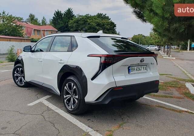 Белый Тойота bZ4X, объемом двигателя 0 л и пробегом 1 тыс. км за 28800 $, фото 5 на Automoto.ua