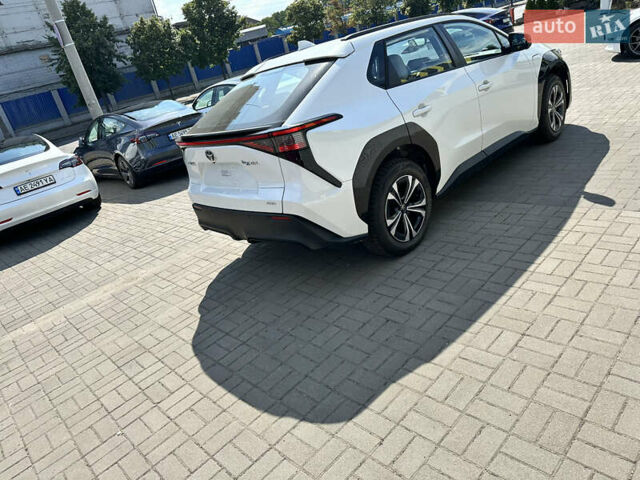 Белый Тойота bZ4X, объемом двигателя 0 л и пробегом 1 тыс. км за 28000 $, фото 5 на Automoto.ua