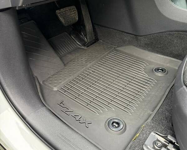 Белый Тойота bZ4X, объемом двигателя 0 л и пробегом 2 тыс. км за 27999 $, фото 109 на Automoto.ua