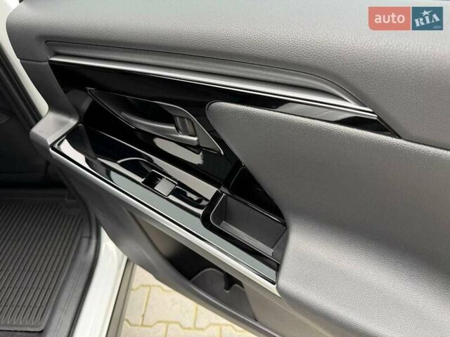 Белый Тойота bZ4X, объемом двигателя 0 л и пробегом 2 тыс. км за 27999 $, фото 79 на Automoto.ua