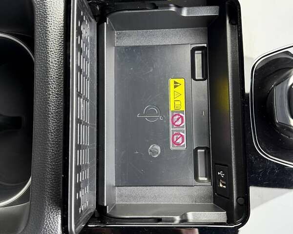 Белый Тойота bZ4X, объемом двигателя 0 л и пробегом 2 тыс. км за 27999 $, фото 97 на Automoto.ua