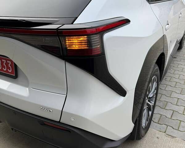 Белый Тойота bZ4X, объемом двигателя 0 л и пробегом 2 тыс. км за 27999 $, фото 122 на Automoto.ua