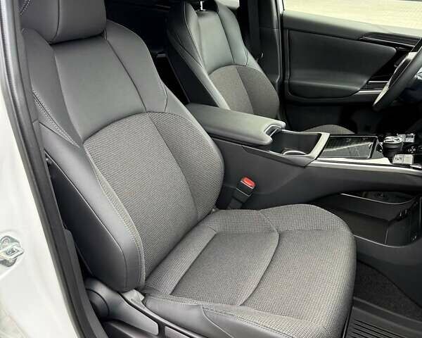 Белый Тойота bZ4X, объемом двигателя 0 л и пробегом 2 тыс. км за 27999 $, фото 86 на Automoto.ua