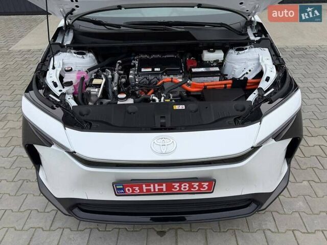 Белый Тойота bZ4X, объемом двигателя 0 л и пробегом 2 тыс. км за 27999 $, фото 54 на Automoto.ua