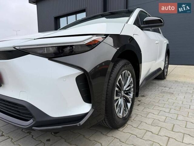 Белый Тойота bZ4X, объемом двигателя 0 л и пробегом 2 тыс. км за 27999 $, фото 22 на Automoto.ua