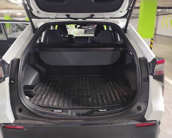 Білий Тойота bZ4X, об'ємом двигуна 0 л та пробігом 2 тис. км за 27500 $, фото 7 на Automoto.ua
