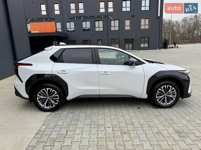 Белый Тойота bZ4X, объемом двигателя 0 л и пробегом 2 тыс. км за 27999 $, фото 42 на Automoto.ua