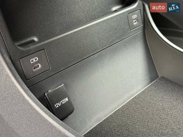 Белый Тойота bZ4X, объемом двигателя 0 л и пробегом 2 тыс. км за 27999 $, фото 131 на Automoto.ua