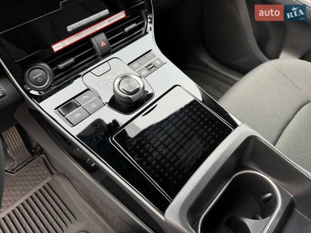 Белый Тойота bZ4X, объемом двигателя 0 л и пробегом 2 тыс. км за 27999 $, фото 134 на Automoto.ua