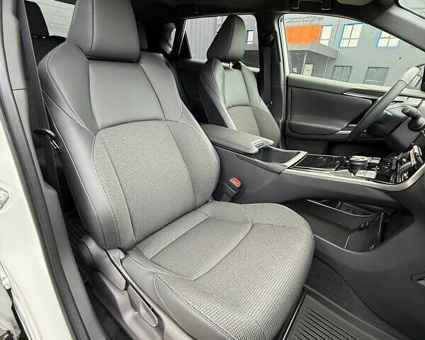 Белый Тойота bZ4X, объемом двигателя 0 л и пробегом 2 тыс. км за 27999 $, фото 88 на Automoto.ua