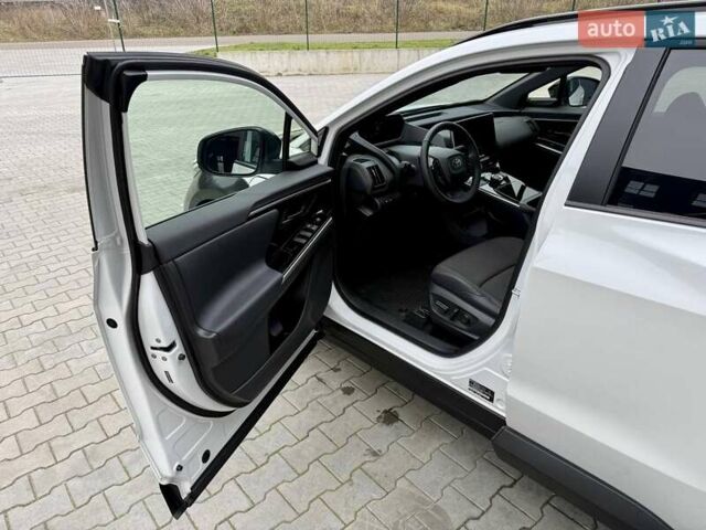 Белый Тойота bZ4X, объемом двигателя 0 л и пробегом 2 тыс. км за 27999 $, фото 102 на Automoto.ua