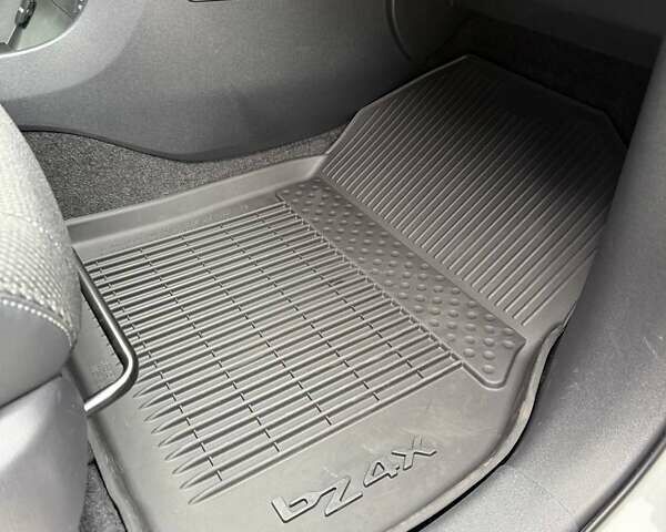 Белый Тойота bZ4X, объемом двигателя 0 л и пробегом 2 тыс. км за 27999 $, фото 91 на Automoto.ua