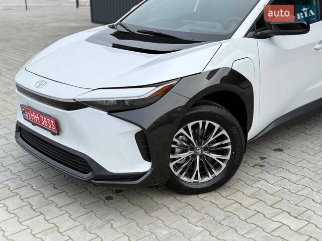 Белый Тойота bZ4X, объемом двигателя 0 л и пробегом 2 тыс. км за 27999 $, фото 41 на Automoto.ua