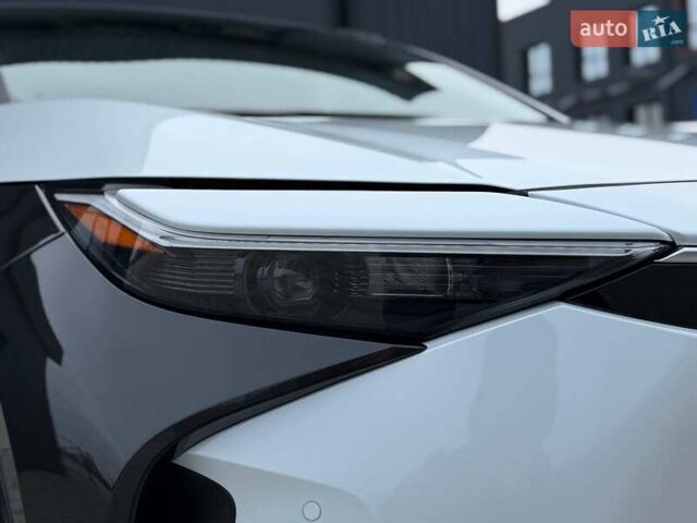 Белый Тойота bZ4X, объемом двигателя 0 л и пробегом 2 тыс. км за 27999 $, фото 15 на Automoto.ua