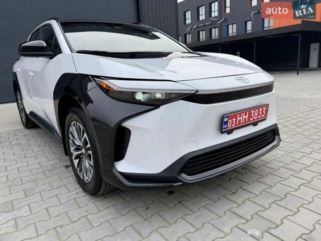 Белый Тойота bZ4X, объемом двигателя 0 л и пробегом 2 тыс. км за 27999 $, фото 127 на Automoto.ua