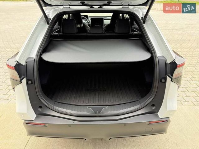 Белый Тойота bZ4X, объемом двигателя 0 л и пробегом 2 тыс. км за 27999 $, фото 65 на Automoto.ua