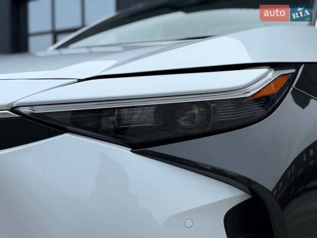 Белый Тойота bZ4X, объемом двигателя 0 л и пробегом 2 тыс. км за 27999 $, фото 10 на Automoto.ua