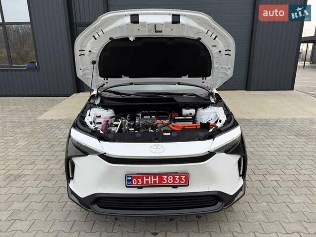 Белый Тойота bZ4X, объемом двигателя 0 л и пробегом 2 тыс. км за 27999 $, фото 45 на Automoto.ua