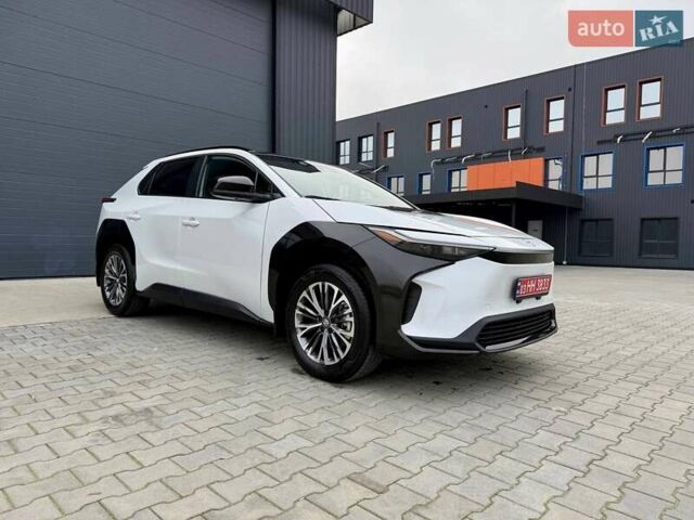 Белый Тойота bZ4X, объемом двигателя 0 л и пробегом 2 тыс. км за 27999 $, фото 18 на Automoto.ua