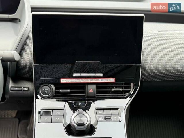 Белый Тойота bZ4X, объемом двигателя 0 л и пробегом 2 тыс. км за 27999 $, фото 145 на Automoto.ua