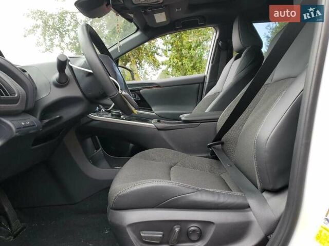 Белый Тойота bZ4X, объемом двигателя 0 л и пробегом 30 тыс. км за 15100 $, фото 6 на Automoto.ua