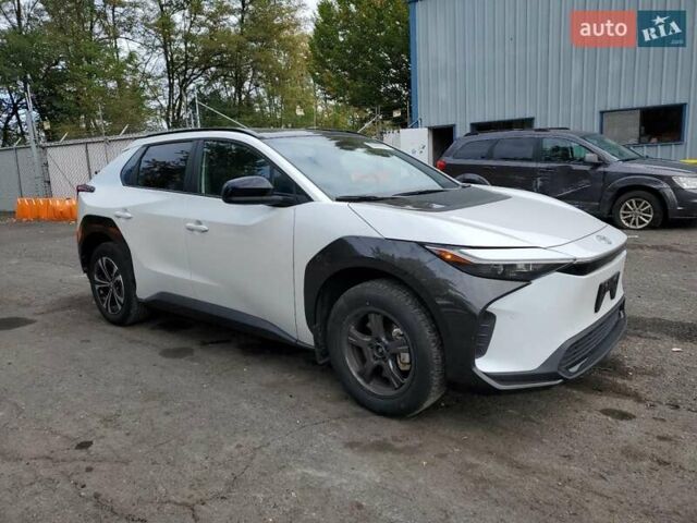 Белый Тойота bZ4X, объемом двигателя 0 л и пробегом 30 тыс. км за 15100 $, фото 3 на Automoto.ua