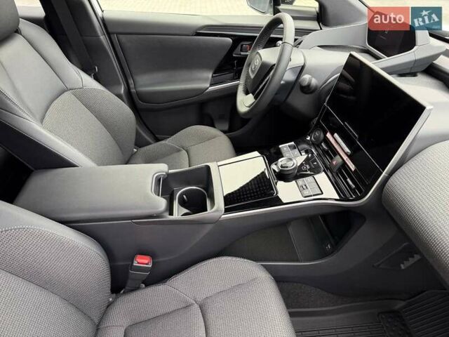 Белый Тойота bZ4X, объемом двигателя 0 л и пробегом 2 тыс. км за 27999 $, фото 94 на Automoto.ua