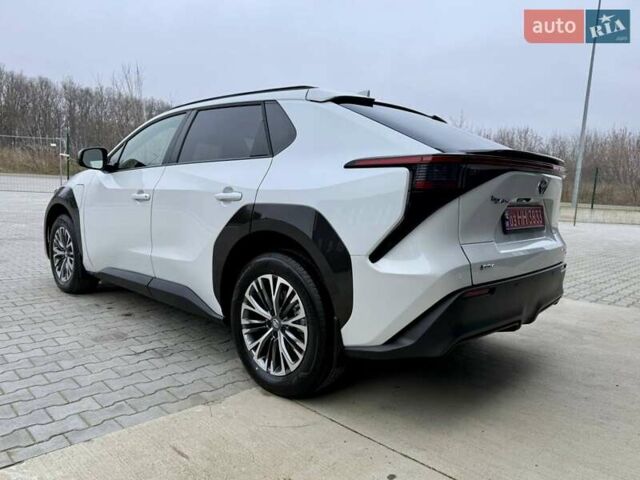 Белый Тойота bZ4X, объемом двигателя 0 л и пробегом 2 тыс. км за 27999 $, фото 7 на Automoto.ua