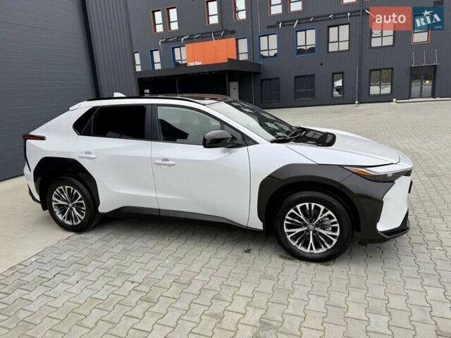 Белый Тойота bZ4X, объемом двигателя 0 л и пробегом 2 тыс. км за 27999 $, фото 31 на Automoto.ua
