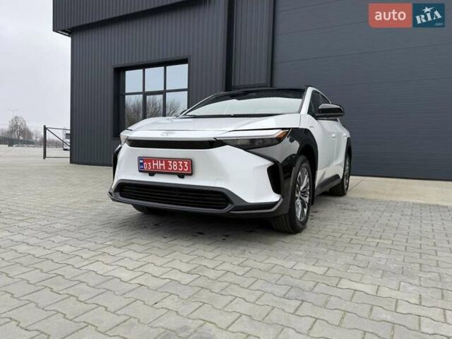Белый Тойота bZ4X, объемом двигателя 0 л и пробегом 2 тыс. км за 27999 $, фото 12 на Automoto.ua