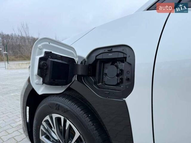 Белый Тойота bZ4X, объемом двигателя 0 л и пробегом 2 тыс. км за 27999 $, фото 33 на Automoto.ua