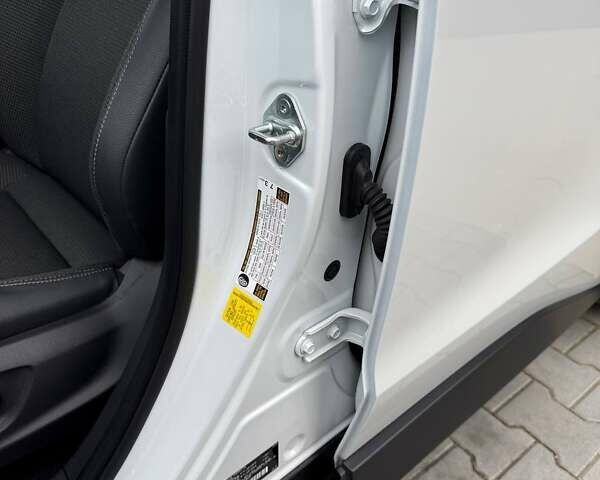 Белый Тойота bZ4X, объемом двигателя 0 л и пробегом 2 тыс. км за 27999 $, фото 110 на Automoto.ua