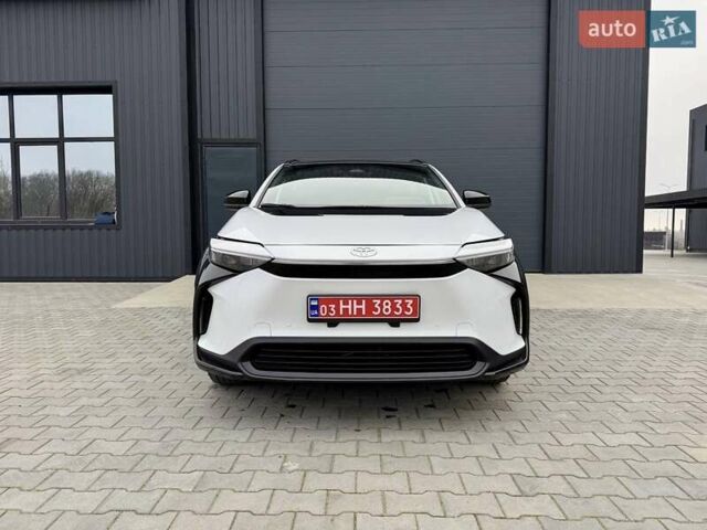 Белый Тойота bZ4X, объемом двигателя 0 л и пробегом 2 тыс. км за 27999 $, фото 23 на Automoto.ua