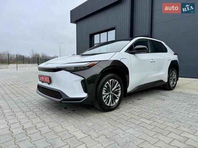 Белый Тойота bZ4X, объемом двигателя 0 л и пробегом 2 тыс. км за 27999 $, фото 9 на Automoto.ua