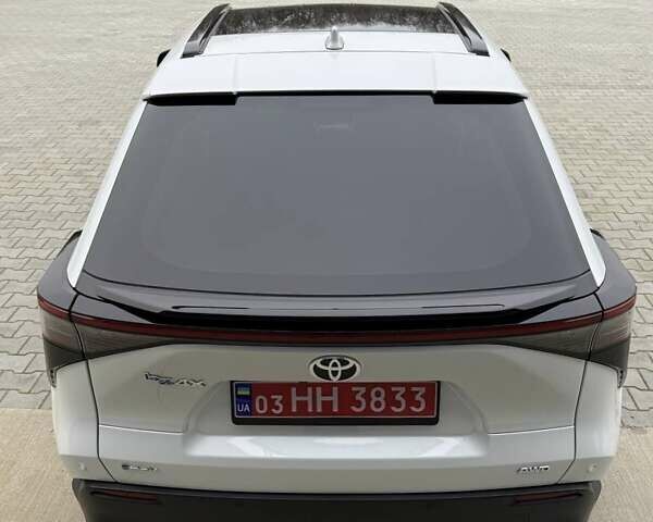 Белый Тойота bZ4X, объемом двигателя 0 л и пробегом 2 тыс. км за 27999 $, фото 60 на Automoto.ua