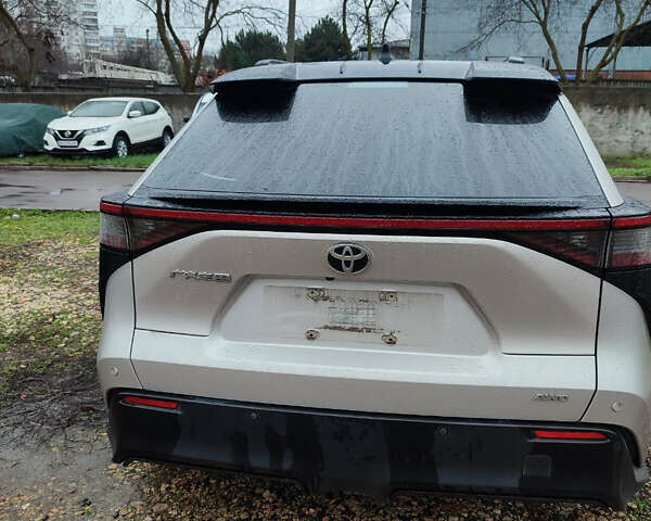 Бежевий Тойота bZ4X, об'ємом двигуна 0 л та пробігом 10 тис. км за 26999 $, фото 3 на Automoto.ua