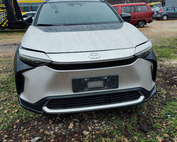 Бежевий Тойота bZ4X, об'ємом двигуна 0 л та пробігом 10 тис. км за 26999 $, фото 1 на Automoto.ua