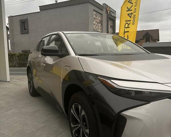 Бежевий Тойота bZ4X, об'ємом двигуна 0 л та пробігом 1 тис. км за 27500 $, фото 2 на Automoto.ua
