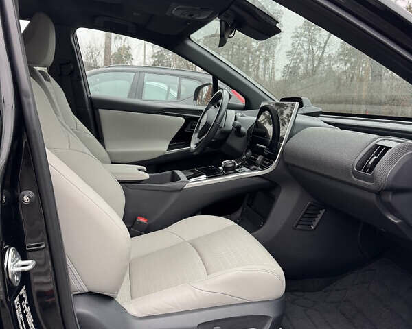 Черный Тойота bZ4X, объемом двигателя 0 л и пробегом 18 тыс. км за 29000 $, фото 7 на Automoto.ua