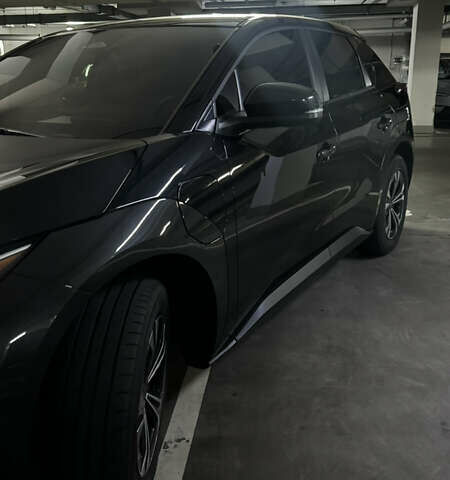 Черный Тойота bZ4X, объемом двигателя 0 л и пробегом 44 тыс. км за 21500 $, фото 1 на Automoto.ua