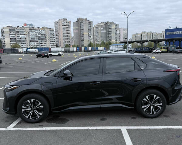 Черный Тойота bZ4X, объемом двигателя 0 л и пробегом 38 тыс. км за 22500 $, фото 3 на Automoto.ua
