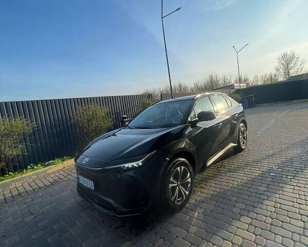 Черный Тойота bZ4X, объемом двигателя 0 л и пробегом 25 тыс. км за 22500 $, фото 1 на Automoto.ua
