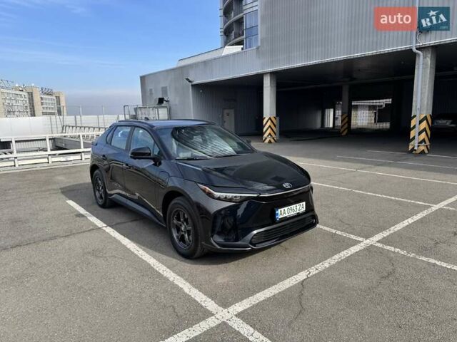 Черный Тойота bZ4X, объемом двигателя 0 л и пробегом 10 тыс. км за 24900 $, фото 4 на Automoto.ua