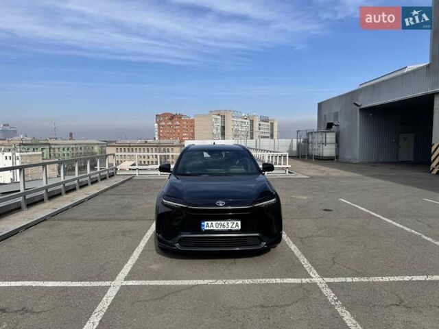 Черный Тойота bZ4X, объемом двигателя 0 л и пробегом 10 тыс. км за 24900 $, фото 3 на Automoto.ua