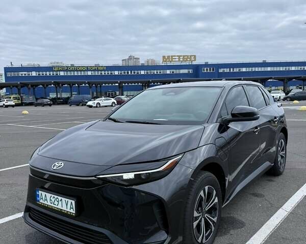 Черный Тойота bZ4X, объемом двигателя 0 л и пробегом 38 тыс. км за 22500 $, фото 1 на Automoto.ua