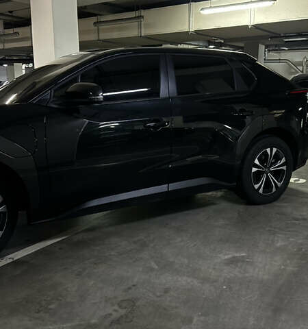 Черный Тойота bZ4X, объемом двигателя 0 л и пробегом 44 тыс. км за 21500 $, фото 2 на Automoto.ua