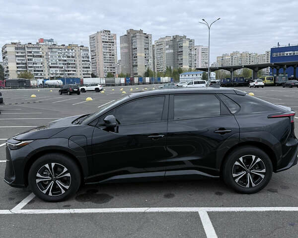 Черный Тойота bZ4X, объемом двигателя 0 л и пробегом 39 тыс. км за 21990 $, фото 3 на Automoto.ua